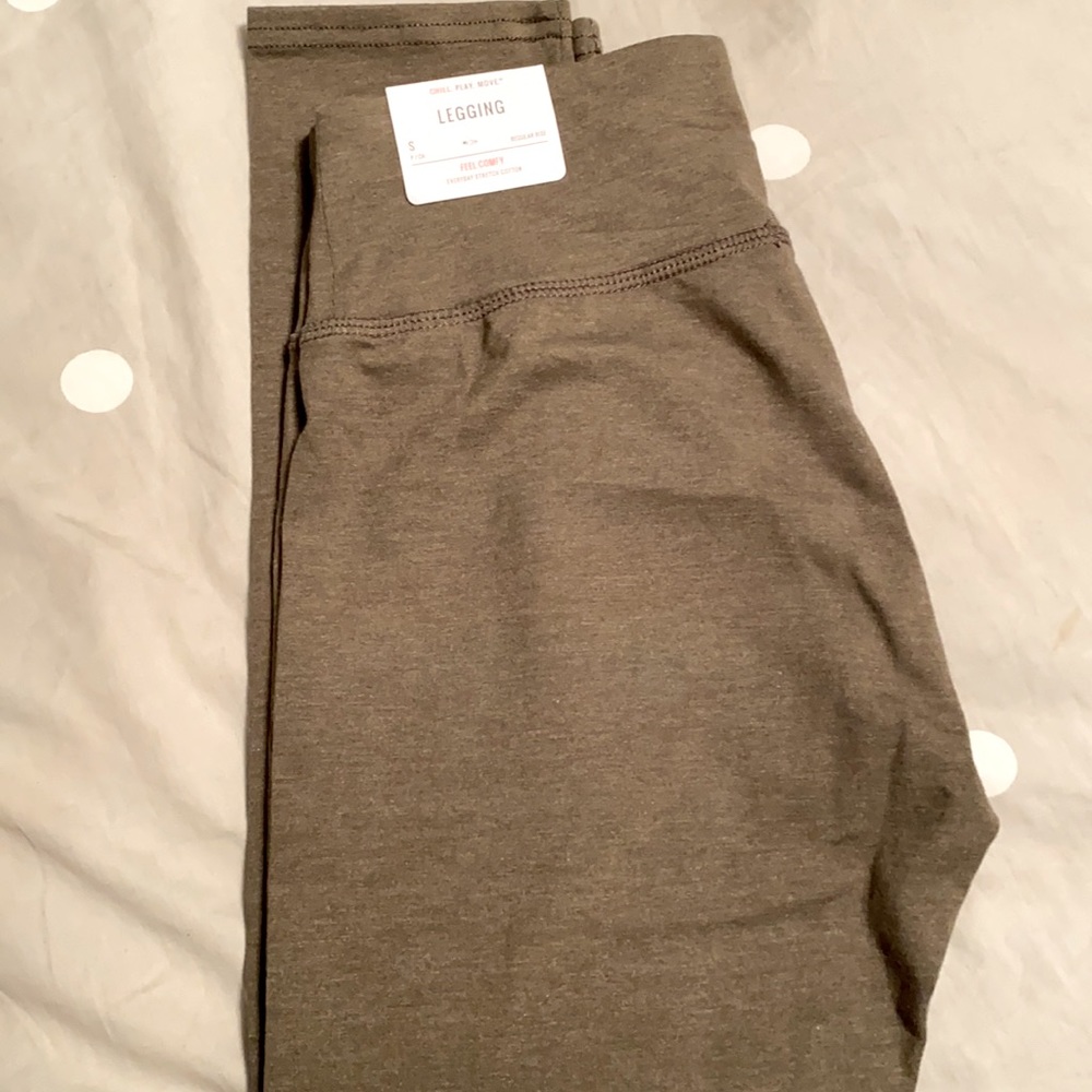 Never worn- green leggings - aerie